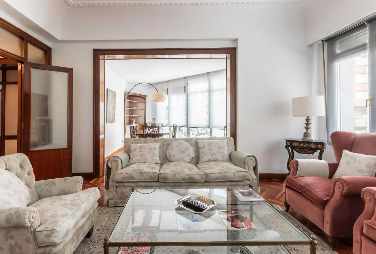 Elegancia Con Diseno Clasico Бильбао Апартаменты