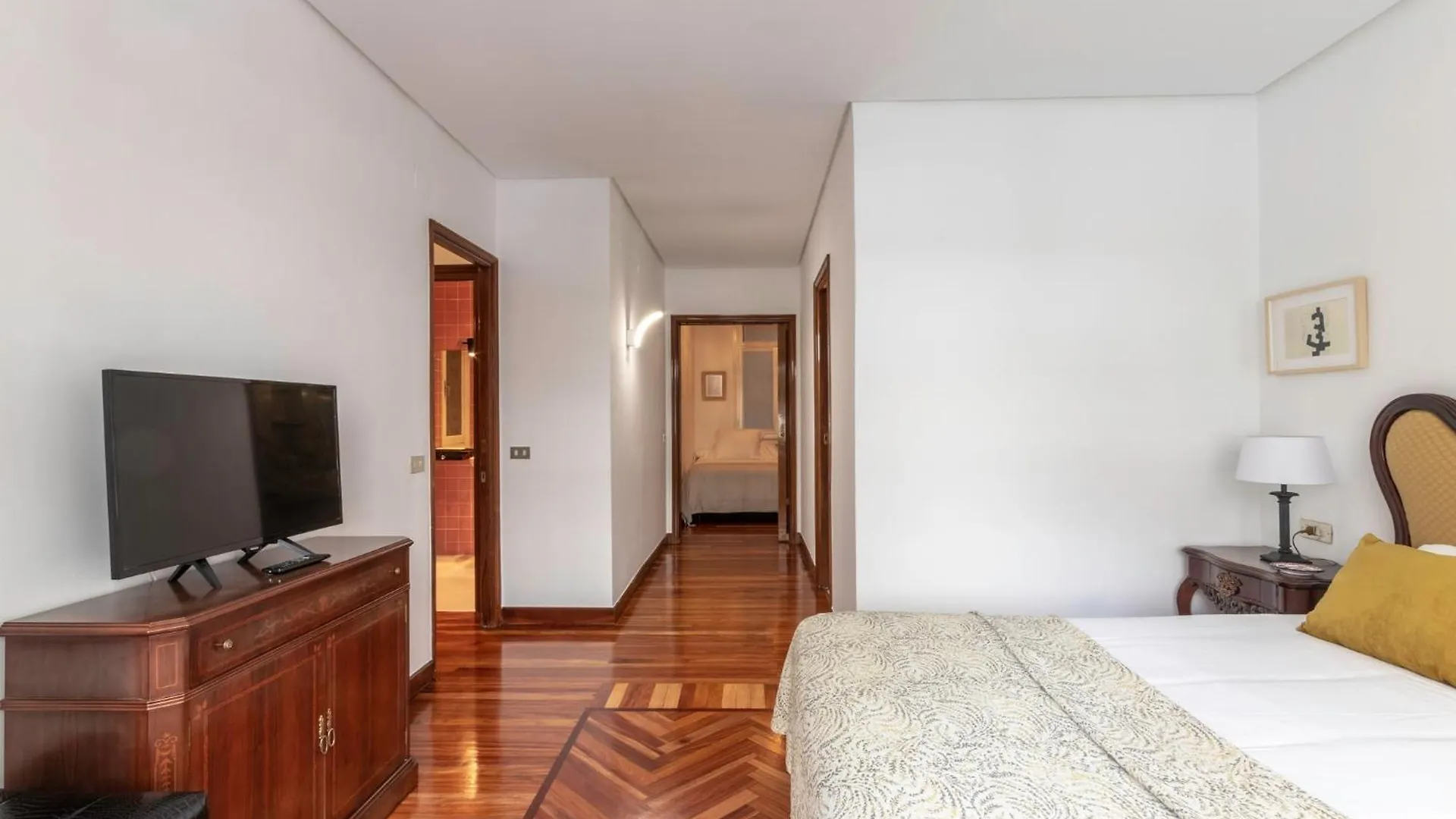 Elegancia Con Diseno Clasico Бильбао Апартаменты